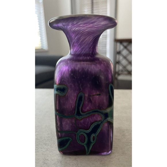 Robert Held 4” Small Triangular Purple Bud Vase w/Iridescent Swirl Design SIGNED - Picture 4 of 12